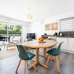 Salvy 2 Bedrooms Near The 300 Meters Appartamento *