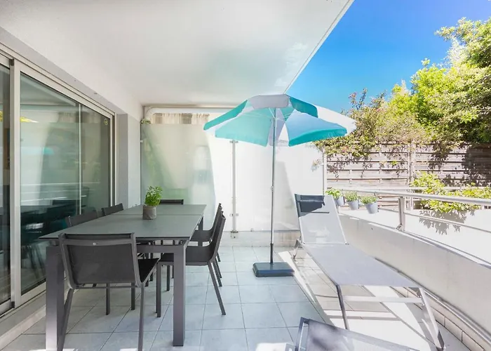 Salvy 2 Bedrooms Near The 300 Meters