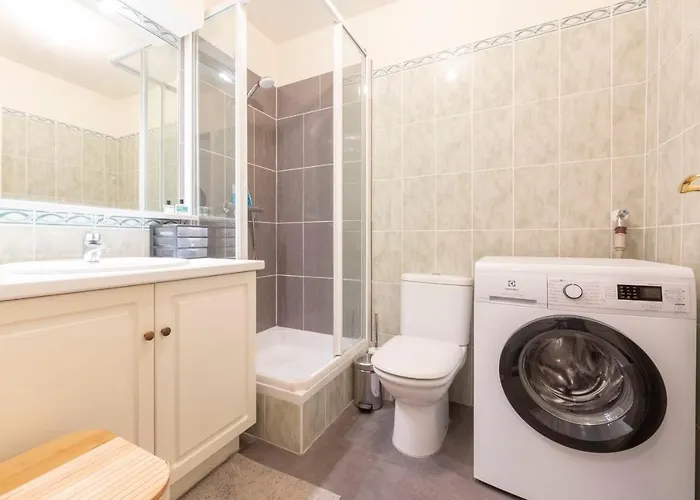 Апартаменти Salvy 2 Bedrooms Near The 300 Meters Антіб