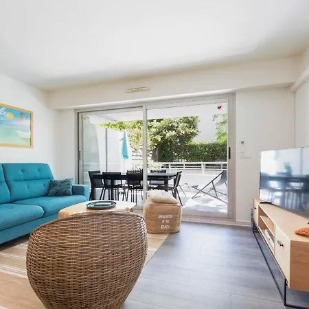 Salvy 2 Bedrooms Near The 300 Meters Lägenhet