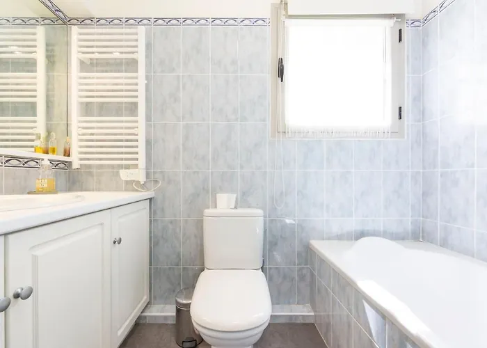 Salvy 2 Bedrooms Near The 300 Meters Apartman *