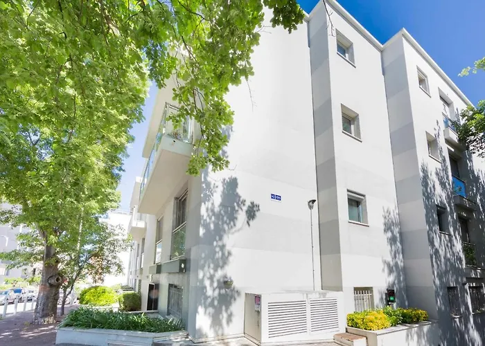 Apartman Salvy 2 Bedrooms Near The 300 Meters